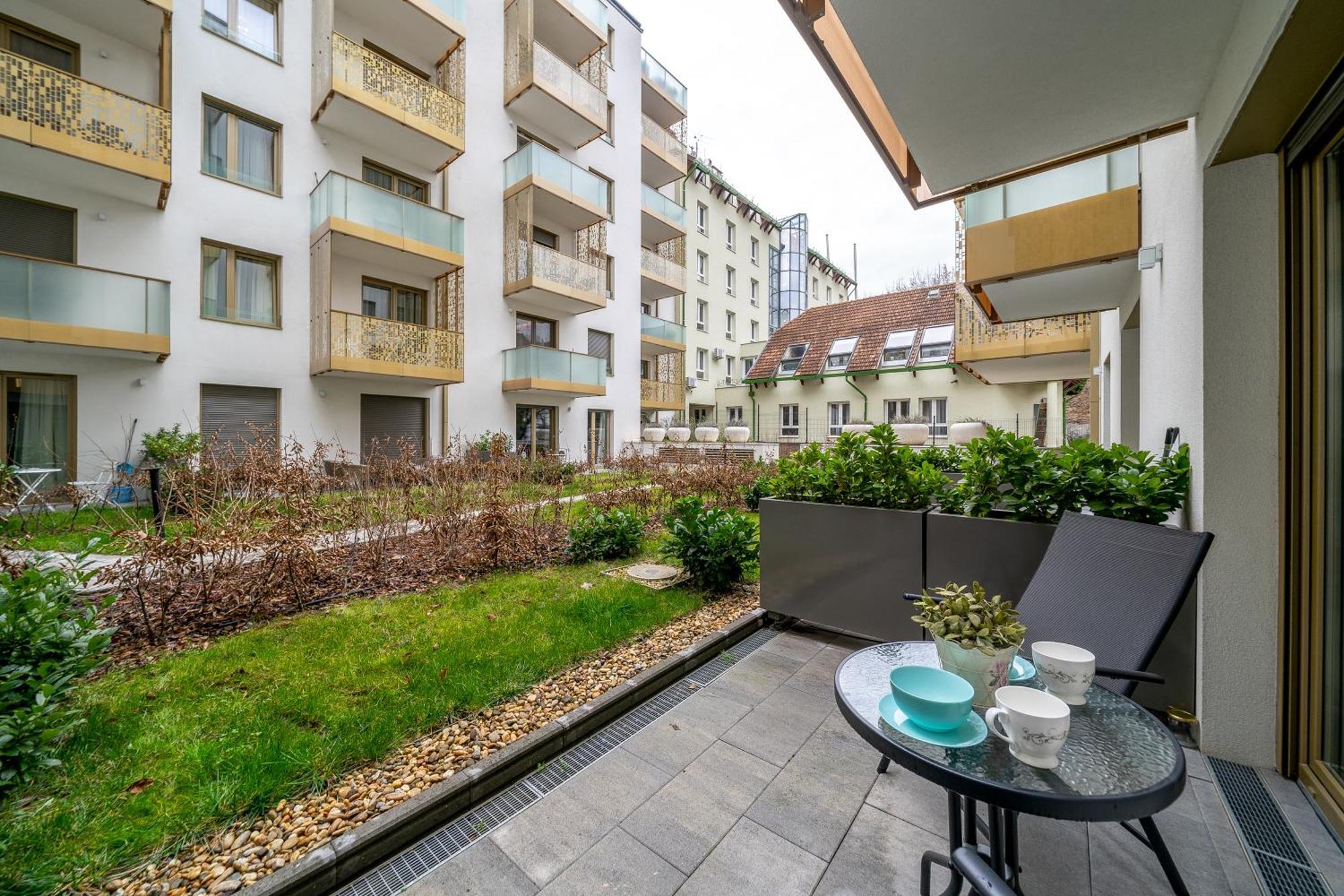 Budapest Magic Garden In Downtown Kültér fotó